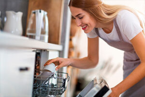 Detersivi Scala Come organizzare la lavastoviglie: gli errori da evitare